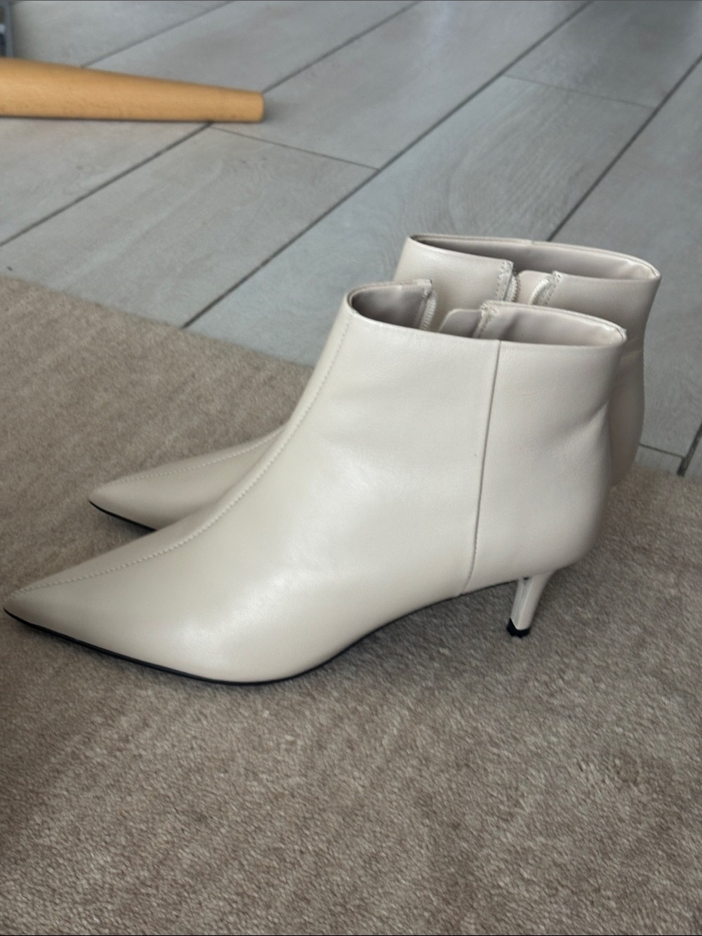 Arrezo leather Pointed-Toe Cream Ankle Booties with Low Heel